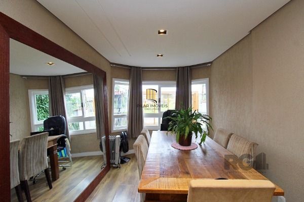 Casa em Porto Alegre, no bairro Hípica, com 2 dormitório(s), e 2 banheiros, à venda.