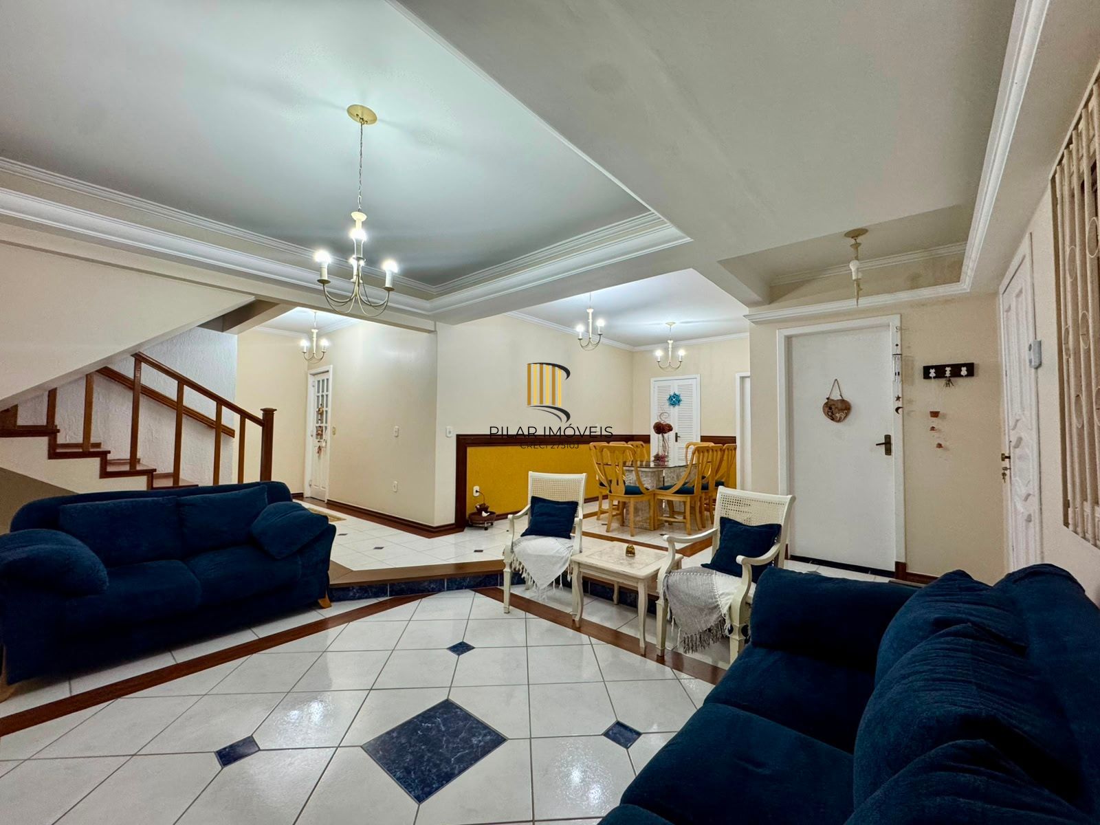 Casa 4 dormitórios 295m2 área construída bairro Nonoai