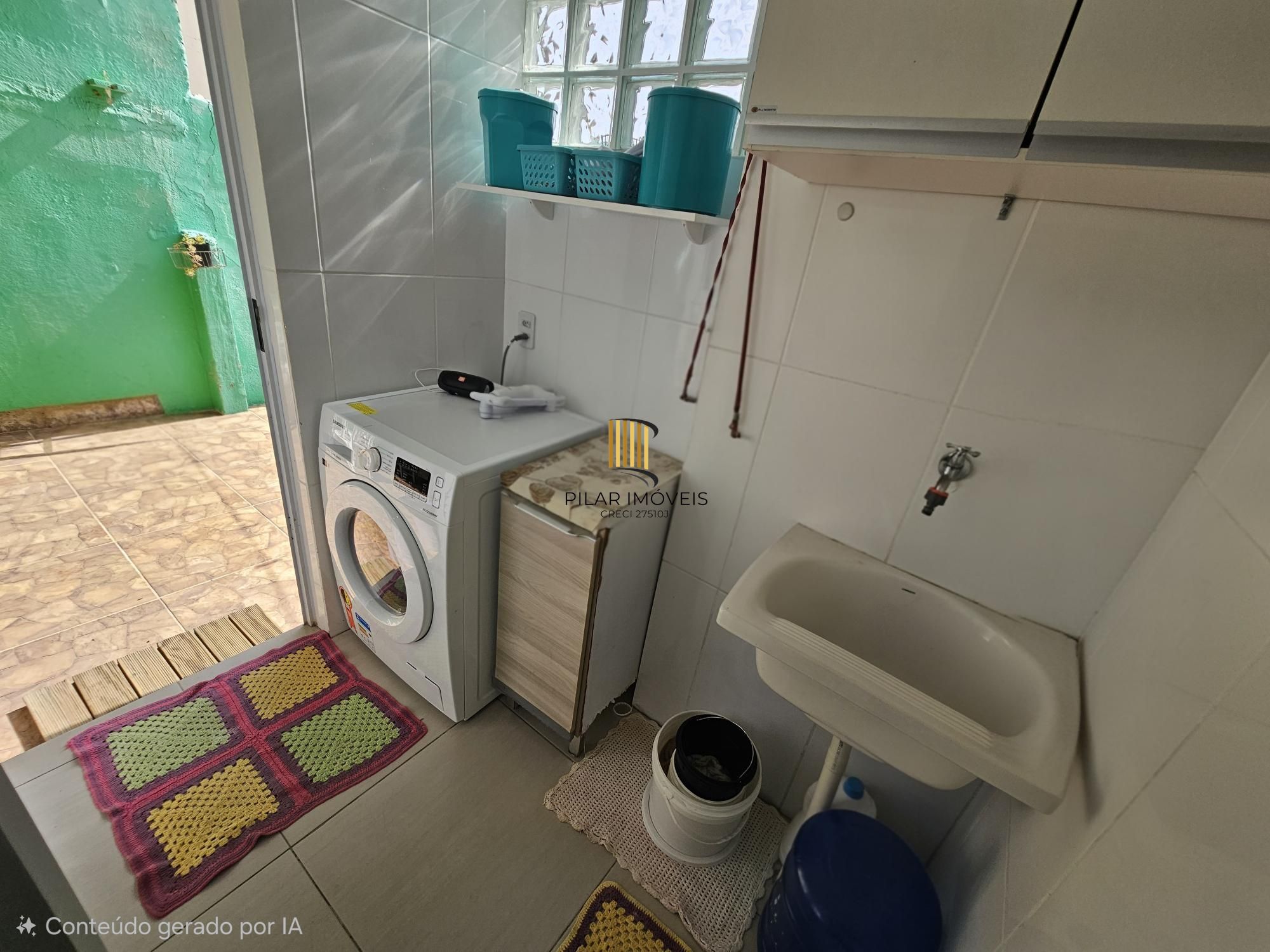 Casa 3 dormitórios e edícula com churrasqueira no bairro Medianeira !