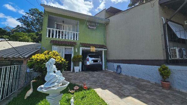 Casa 3 dormitórios no bairro Vila Nova