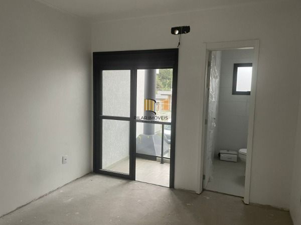 Casa em Porto Alegre, no bairro Hípica, com 2 dormitório(s), e 2 banheiros, à venda.