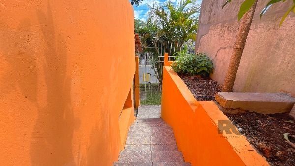 Casa para Venda - 144m², 2 dormitórios, 2 vagas - Lomba do Pinheiro