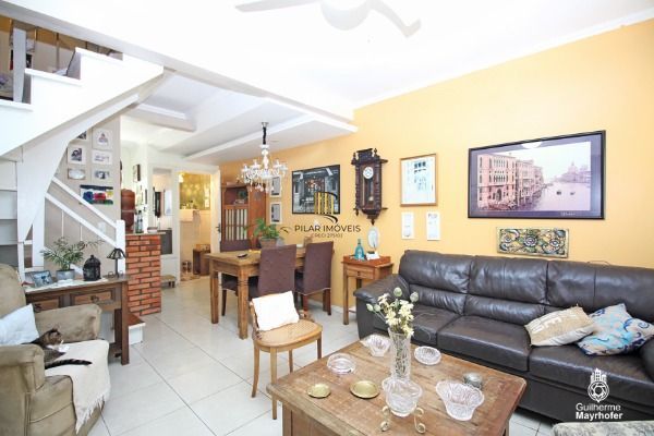 Casa para Venda - 78m², 3 dormitórios, sendo 1 suites, 2 vagas - Guarujá