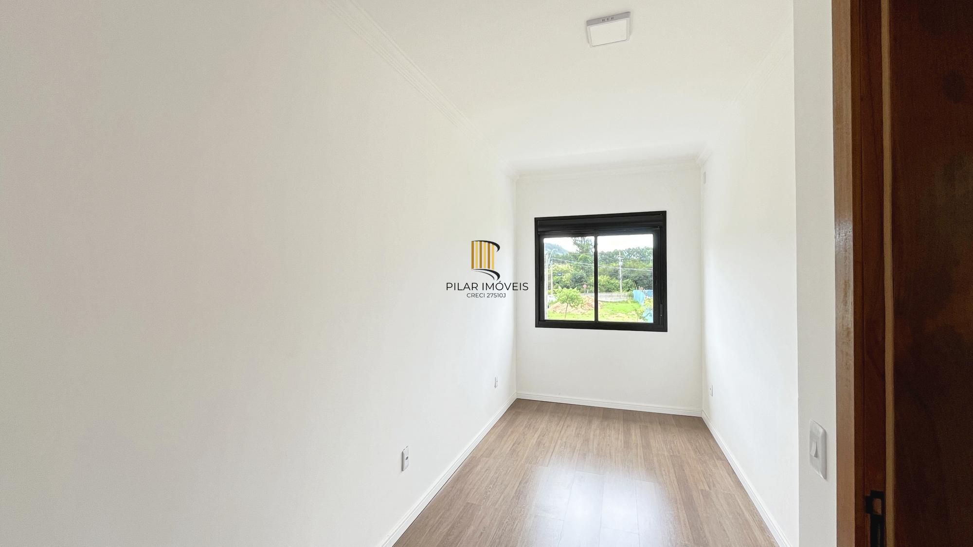 Casa em Porto Alegre, no bairro Hípica, com 3 dormitório(s), à venda.