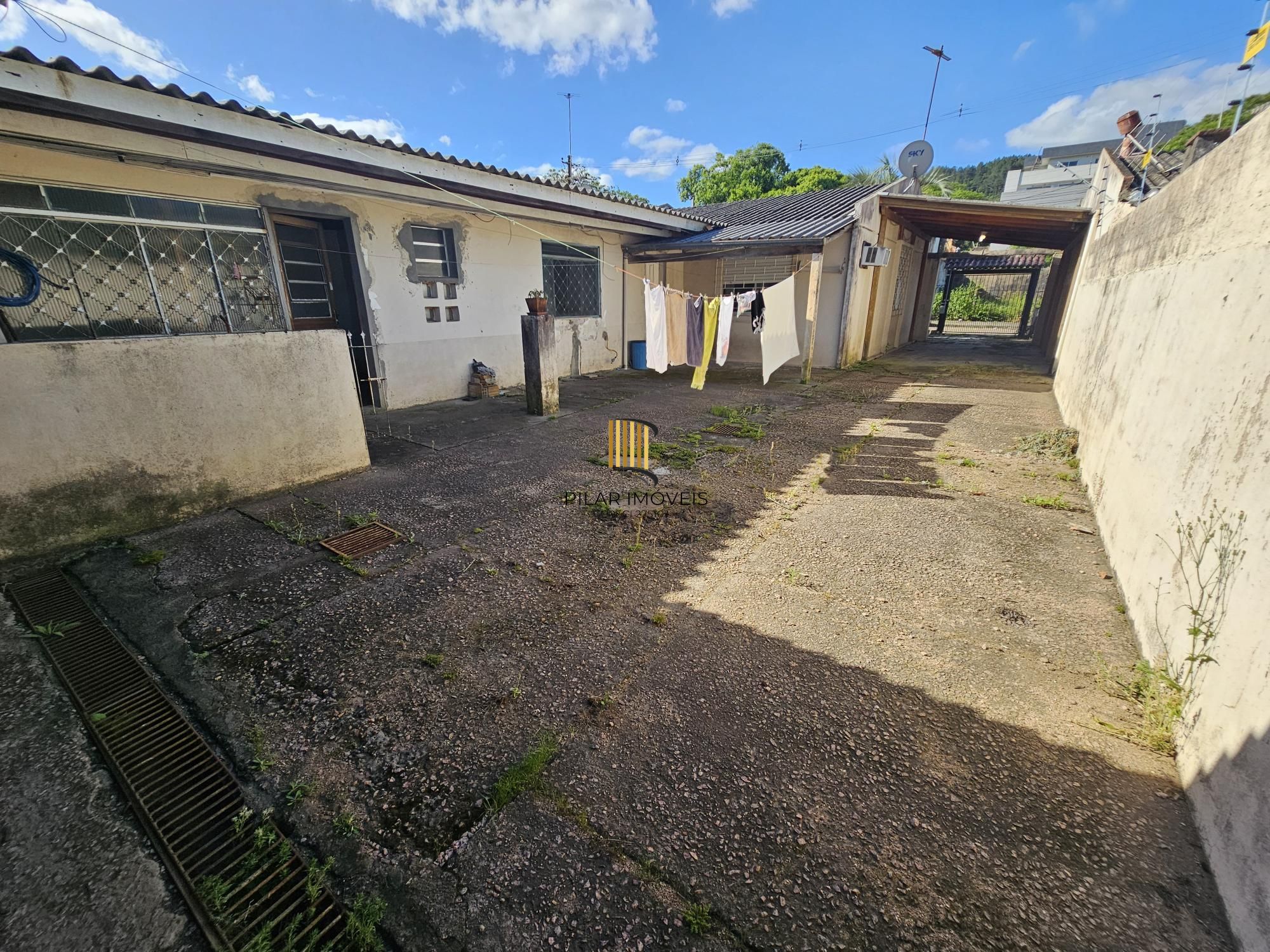 Casa 3 dormitórios em alvenaria em terreno 10x30 próximo ao Zaffari Hípica !