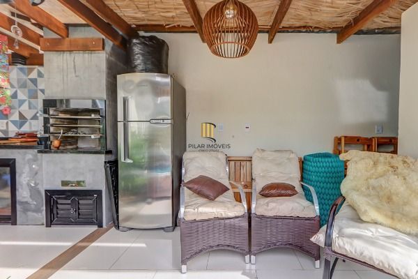 Casa em Porto Alegre, no bairro Tristeza, com 2 dormitório(s), e 2 banheiros, à venda.