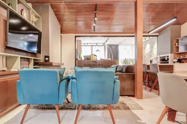 Casa em Porto Alegre, no bairro Tristeza, com 2 dormitório(s), e 2 banheiros, à venda.