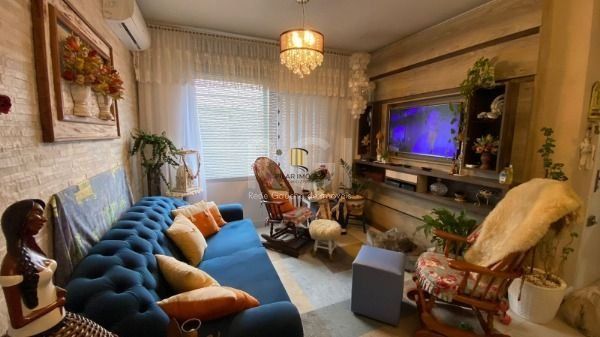 Apartamento em Porto Alegre, no bairro Cristal, com 2 dormitório(s), e 2 banheiros, à venda.