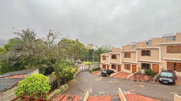 Casa Condominio em Porto Alegre, no bairro Teresópolis, com 2 dormitório(s), e 2 banheiros, à venda.