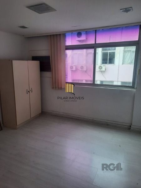 Conjunto/Sala em Porto Alegre, no bairro Centro Histórico, e 0 banheiros, à venda.