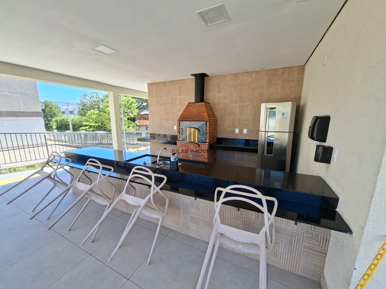 Apartamento de 02 dormitorios com vaga de garagem no bairro Cavalhada- VENDA!!