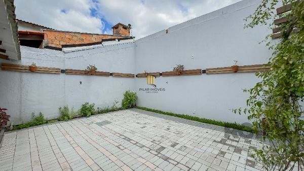 Casa 3 dormitórios no bairro Hípica