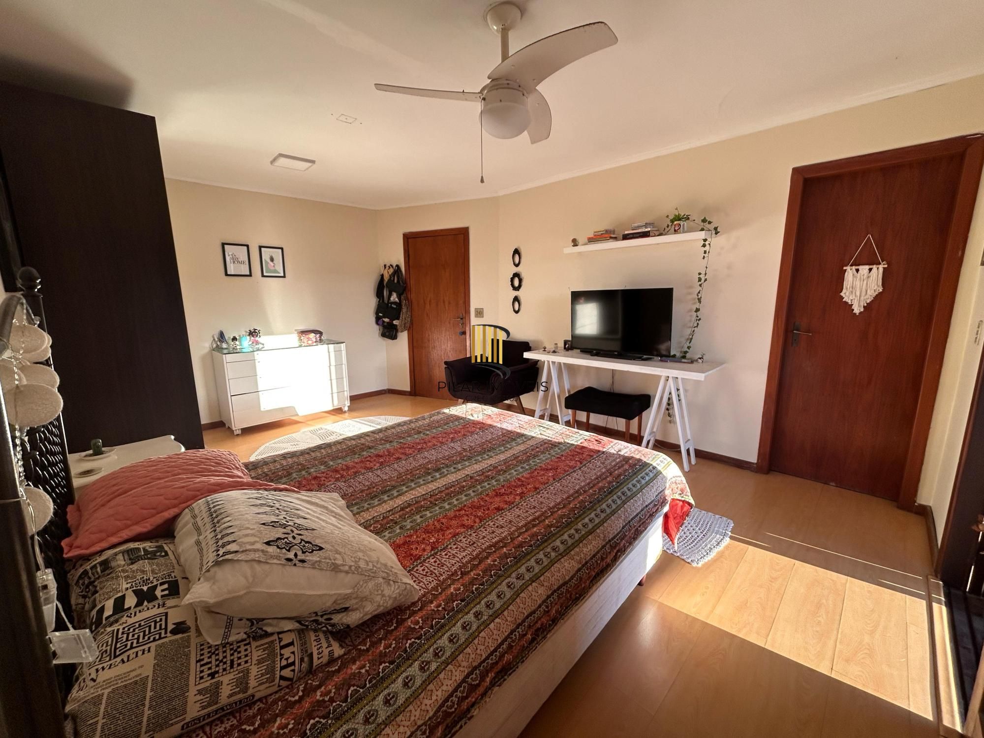 Casa 3 dormitórios no bairro Partenon