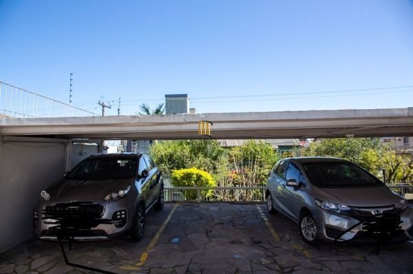 Apartamento em Porto Alegre, no bairro Tristeza, com 3 dormitório(s), e 3 banheiros, à venda.