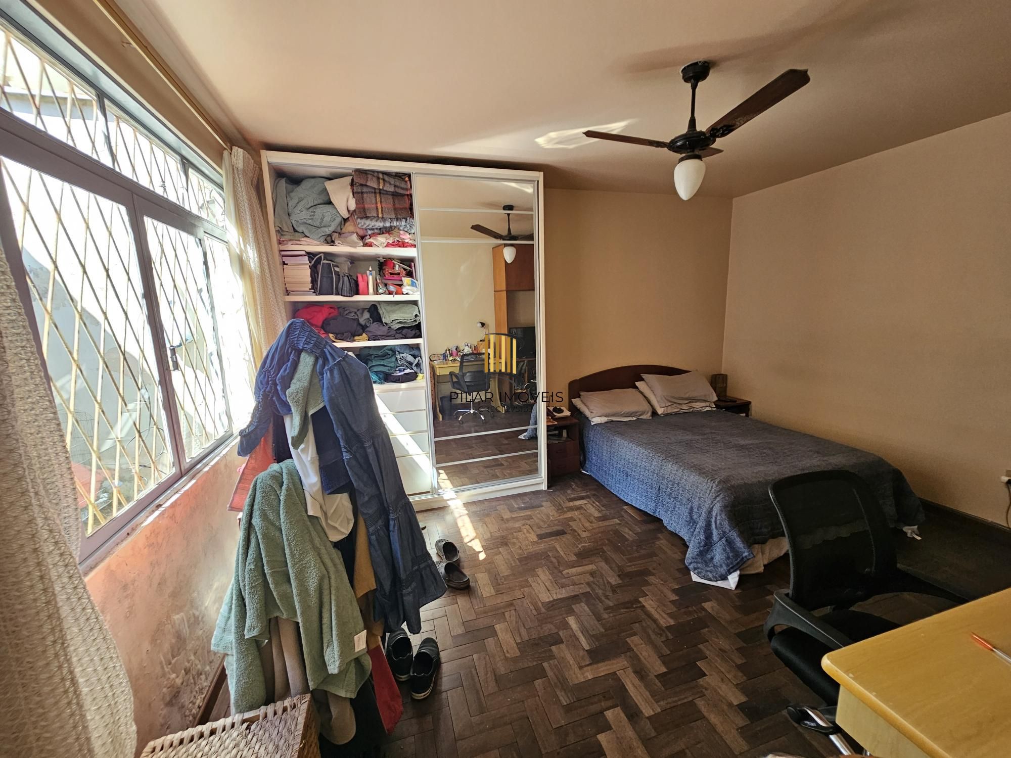 Casa térrea no coração do bairro Tristeza com terreno de 840,00m² excelente localização, ideal para construtoras.