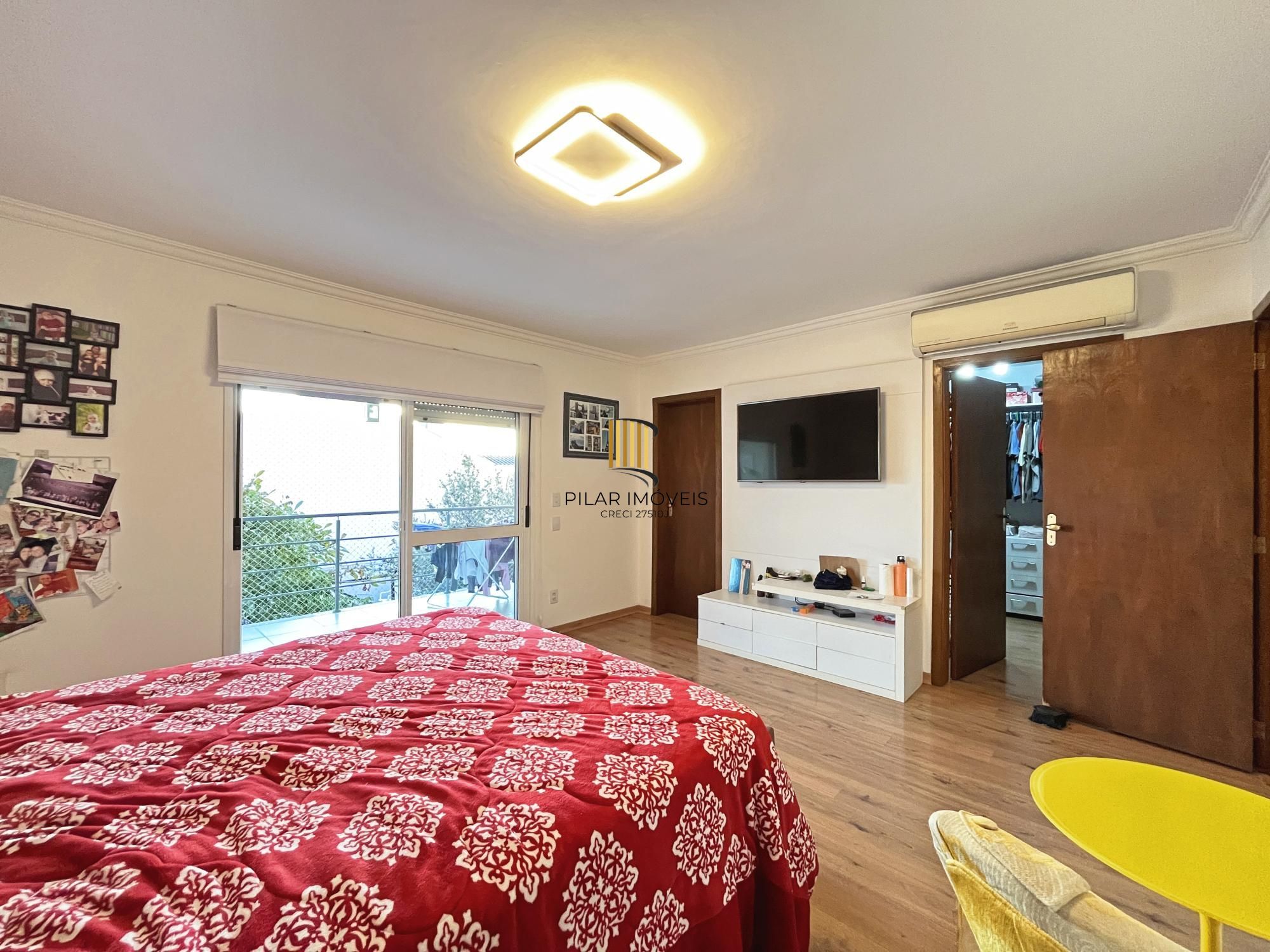 Casa para Venda - 270m², 3 dormitórios, sendo 1 suites, 2 vagas - Guarujá