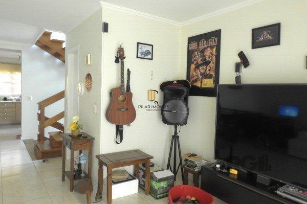 Casa em Porto Alegre, no bairro Espirito Santo, com 3 dormitório(s), e 3 banheiros, à venda.