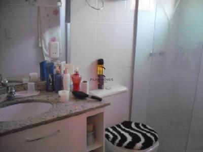 Residência com 4 dormitórios sendo 1 suites no Bairro Guarujá.