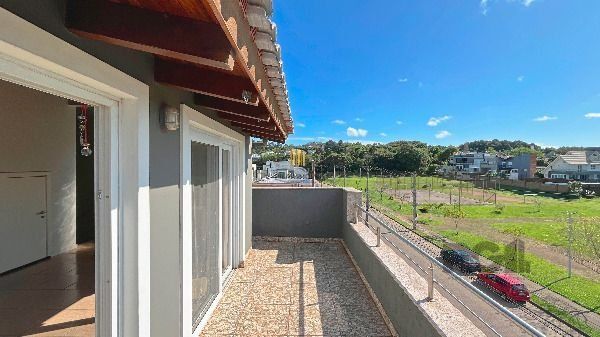 Casa em Porto Alegre, no bairro Hípica, com 3 dormitório(s), e 3 banheiros, à venda.