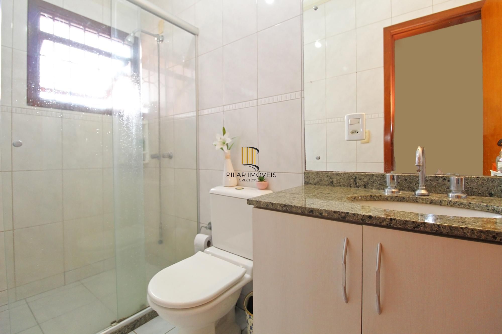 Casa em condomínio com 3 dormitórios, sendo 1 suíte com closet e sacada