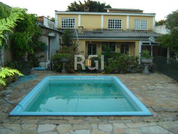 Casa para Venda - 150m², 4 dormitórios, sendo 2 suites, 6 vagas - Imperial Parque
