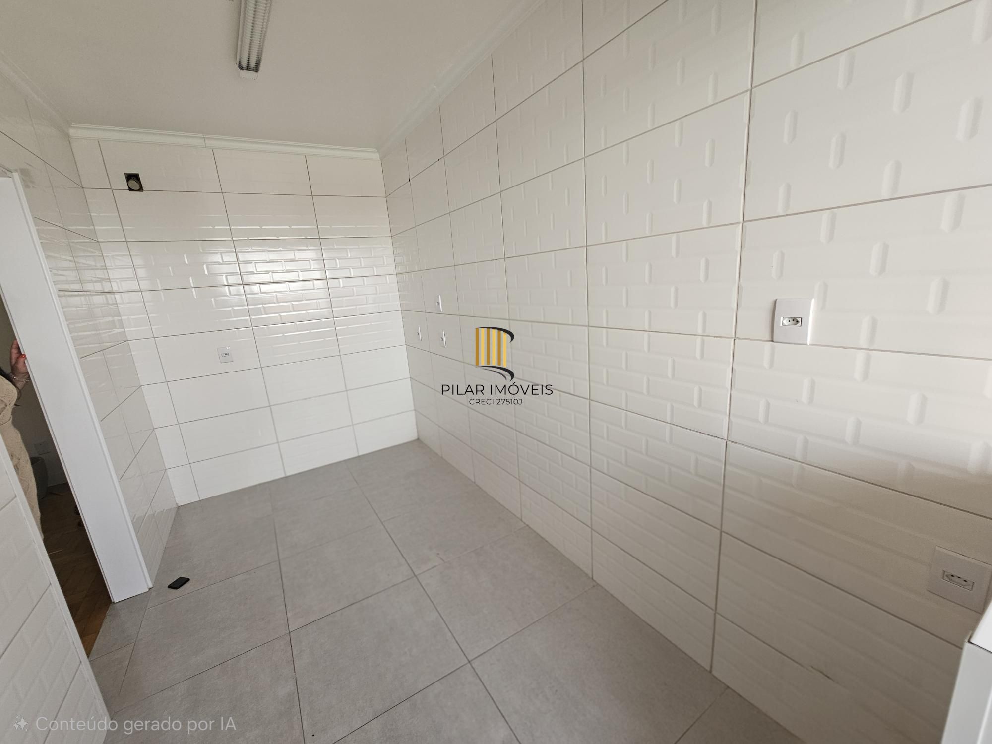 Apartamento com 73,00m² privativos reformado 2 dormitórios dependência de empregada 2 banheiros c/ churrasqueira a 50mts da Av. Bento Gonçalves !