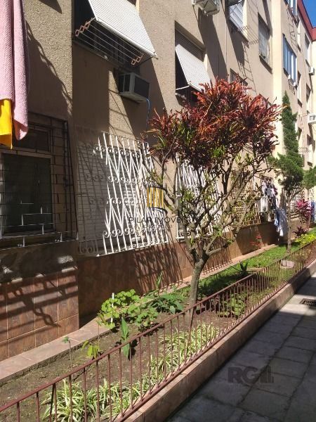 Apartamento JK em Porto Alegre, no bairro Jardim Leopoldina, com 1 dormitório(s), e 1 banheiros, à venda.