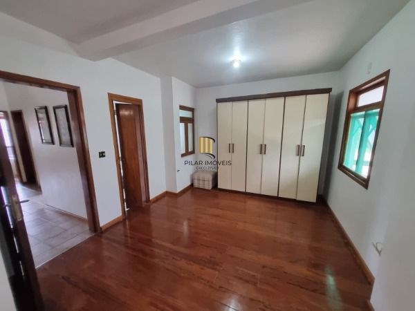 Sobrado em Porto Alegre, no bairro Ponta Grossa, com 4 dormitório(s), e 4 banheiros, à venda.