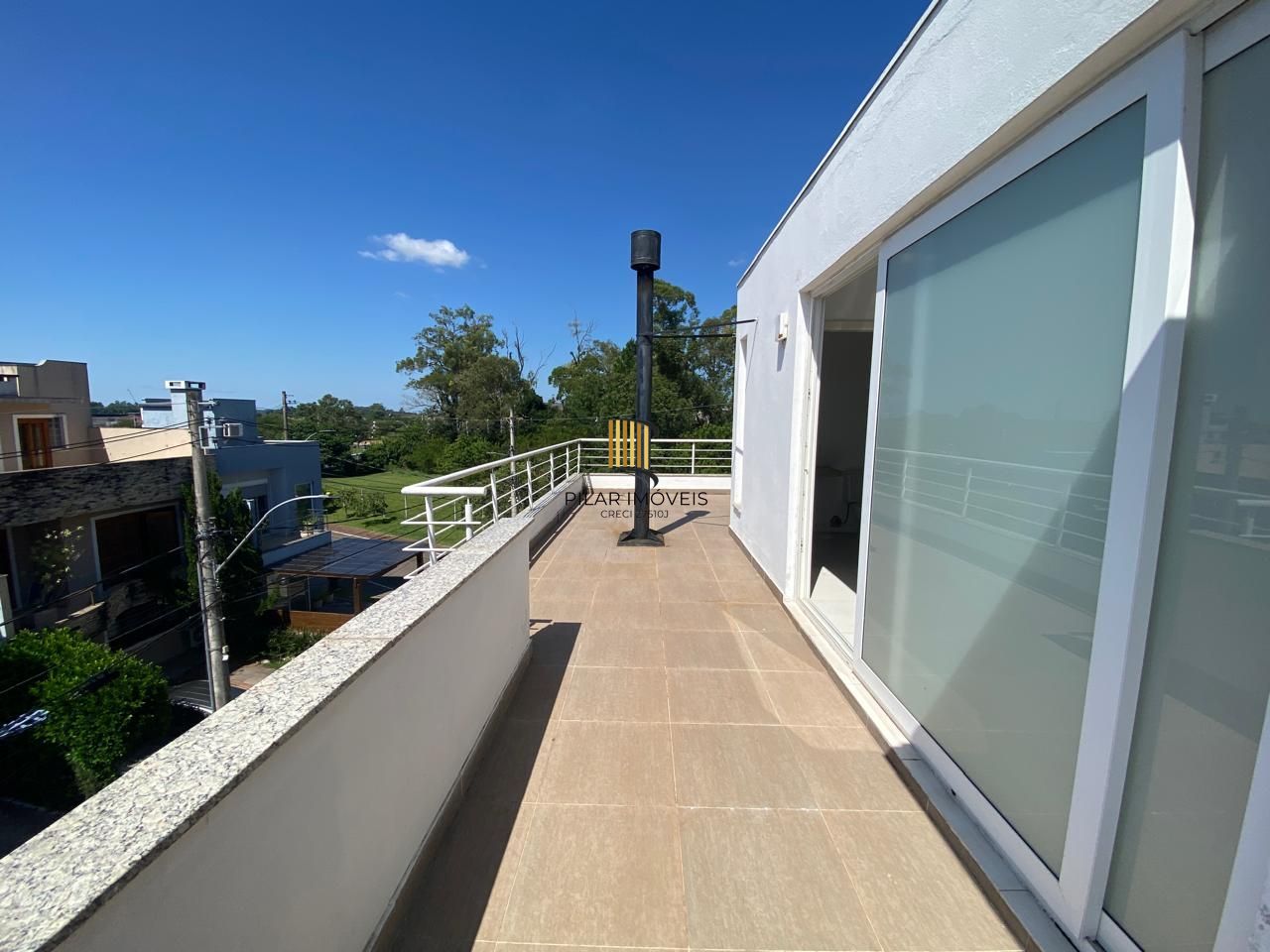 Casa em condomínio semimobiliada, no Lagos de Nova Ipanema