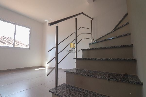 Casa Condominio em Porto Alegre, no bairro Vila Nova, com 2 dormitório(s), e 2 banheiros, à venda.
