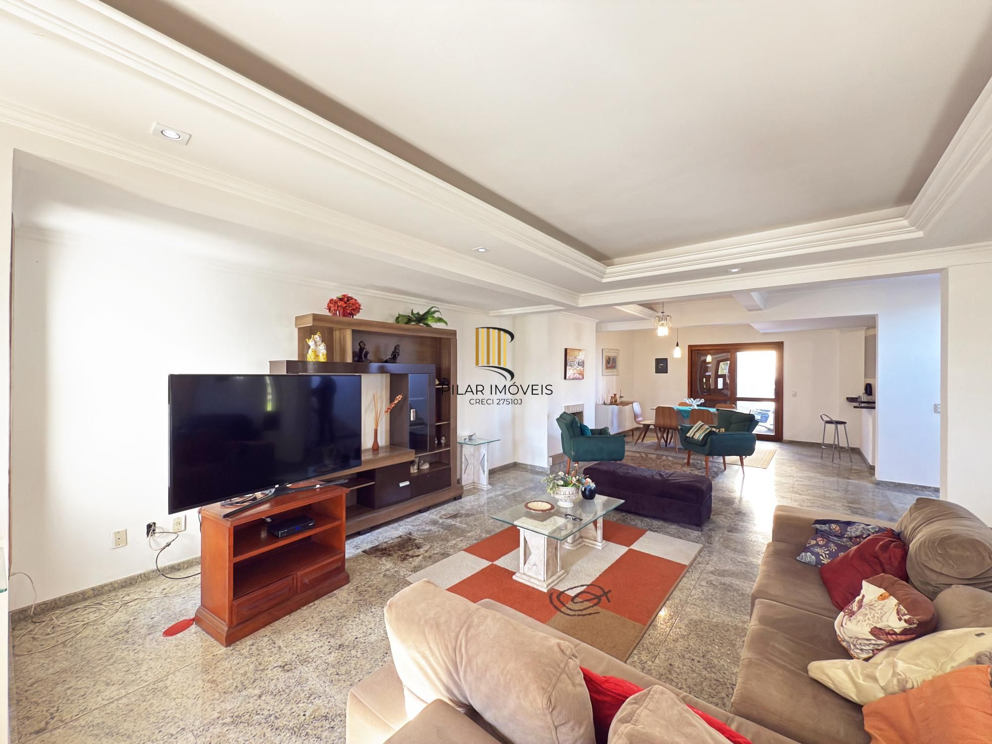 Sobrado a venda no Bairro Hipica de Porto alegre com 04 dormitórios sendo 01 suite