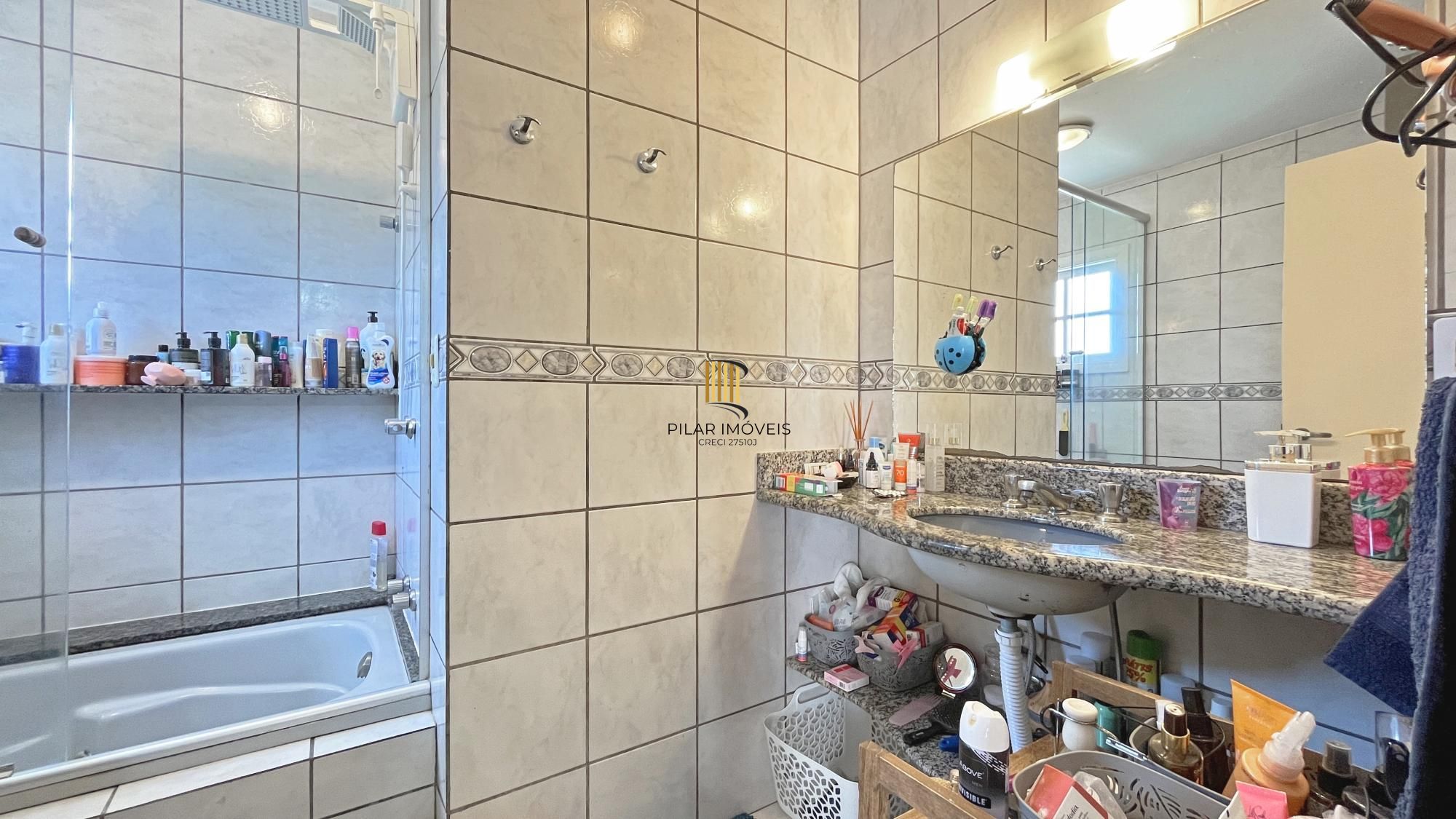 Casa de Condomínio 3 dormitórios no bairro Guarujá