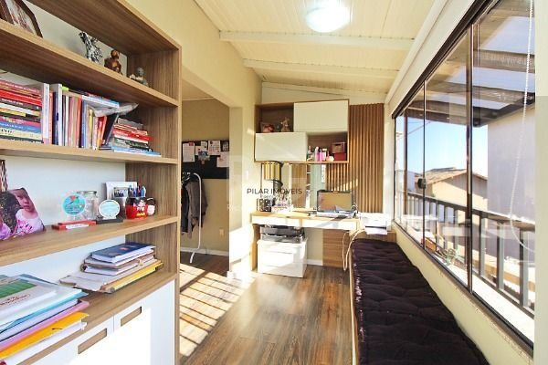 Casa Condominio em Porto Alegre, no bairro Ipanema, com 3 dormitório(s), e 3 banheiros, à venda.