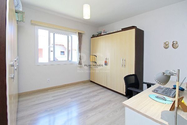 Casa 3 dormitórios no bairro Hípica