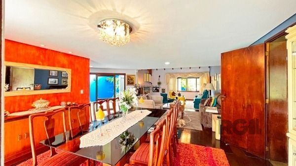 Casa em Porto Alegre, no bairro Ipanema, com 3 dormitório(s), à venda.