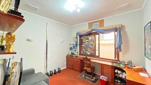 Casa para Venda - 320m², 5 dormitórios, sendo 3 suites, 8 vagas - Ipanema