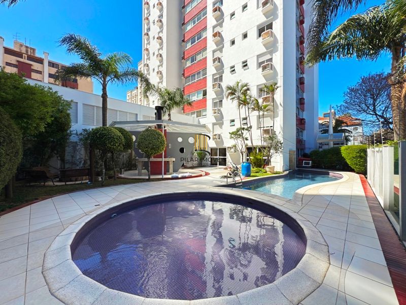 Apartamento com 2 dormitórios, 2 vagas, 65m2 coração do Menino Deus.
