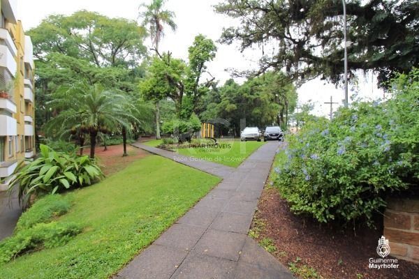 Apartamento em Porto Alegre, no bairro Guarujá, com 3 dormitório(s), e 3 banheiros, à venda.