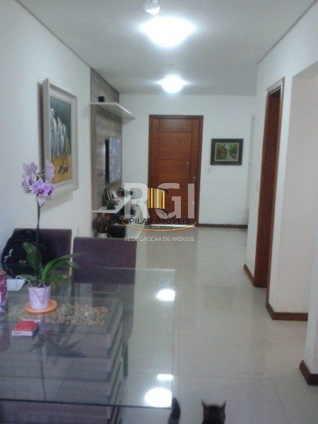 Casa em Porto Alegre, no bairro Hípica, com 3 dormitório(s), à venda.