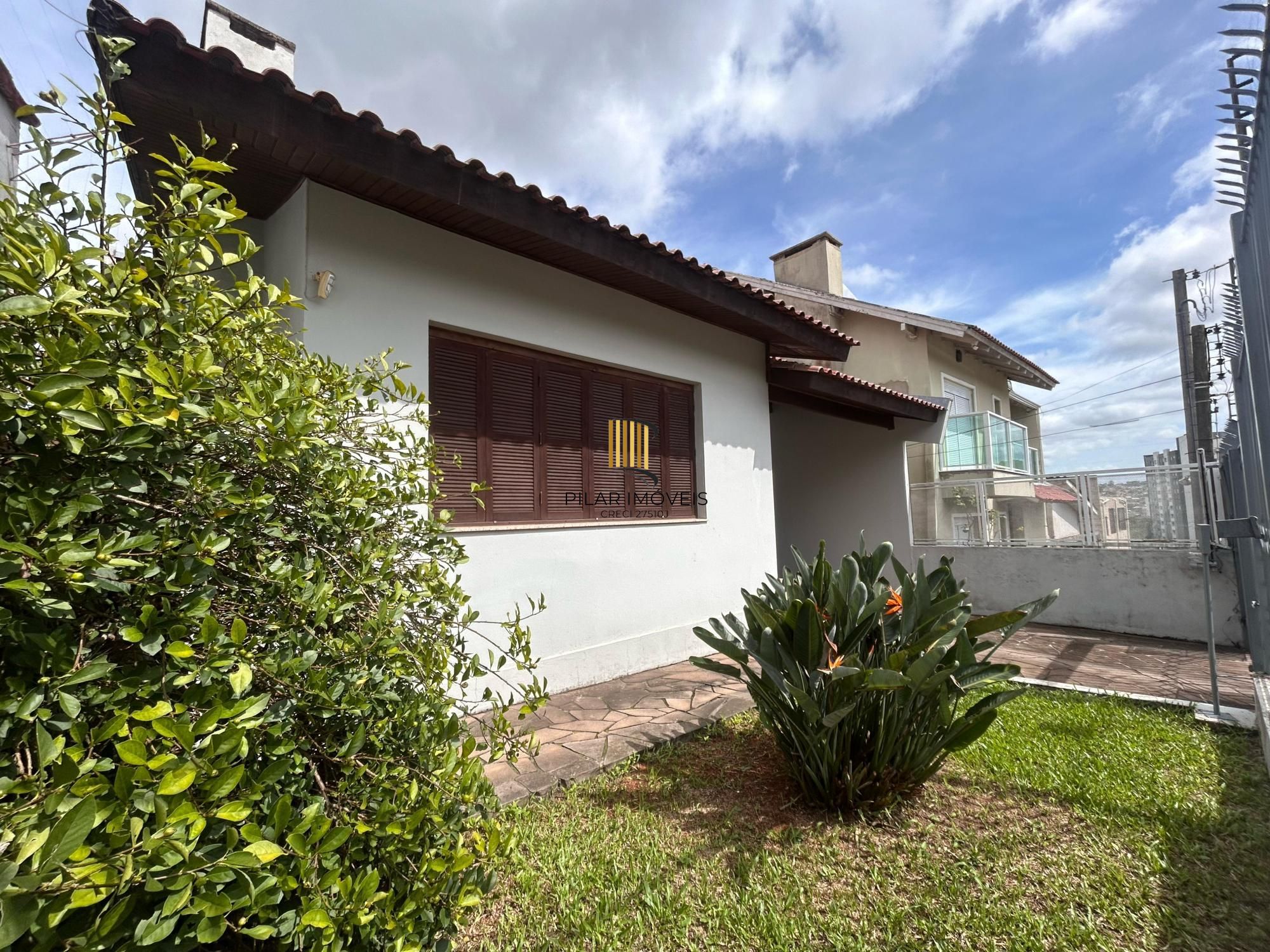 Casa 3 dormitórios no bairro Partenon
