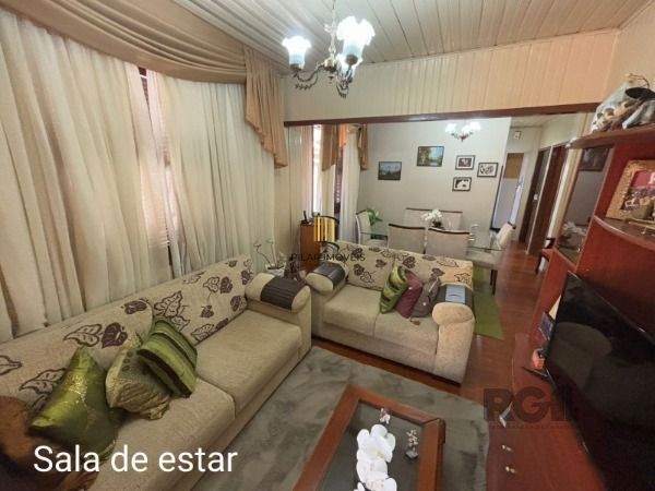 Casa 3 dormitórios no bairro Camaquã