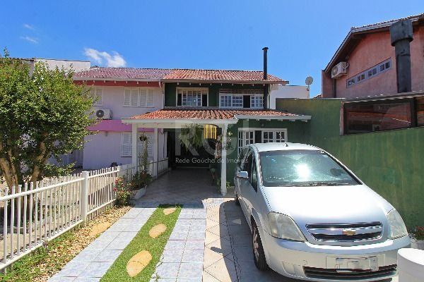 Casa em Porto Alegre, no bairro Ipanema, com 3 dormitório(s), e 3 banheiros, à venda.