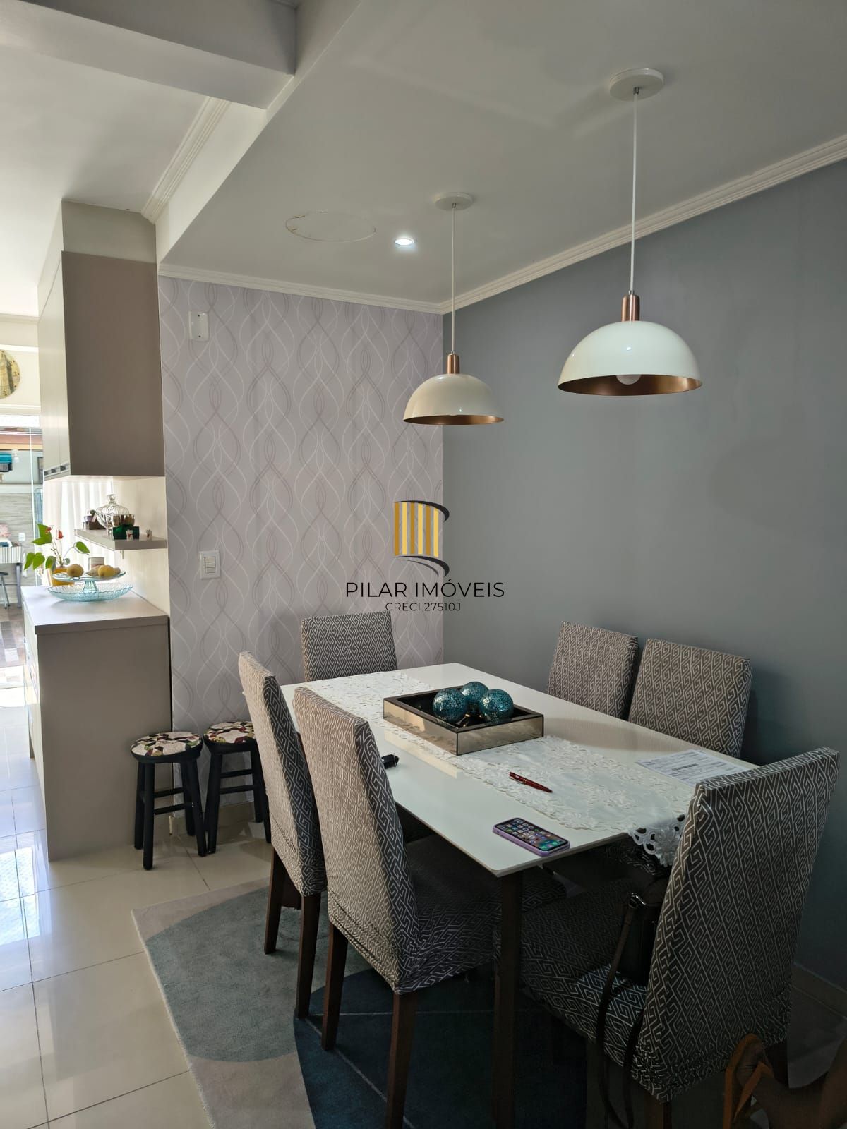 Otimo sobrado com 2 suites no bairro Guaruja