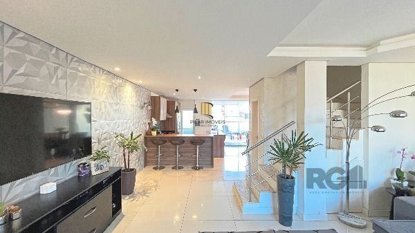 Casa em Porto Alegre, no bairro Hípica, com 3 dormitório(s), e 3 banheiros, à venda.