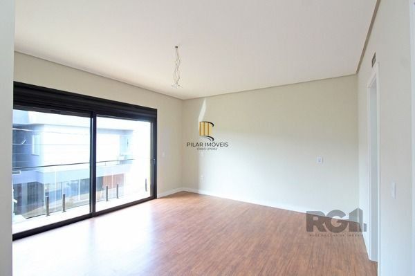 Casa Condominio em Porto Alegre, no bairro Ipanema, com 3 dormitório(s), à venda.