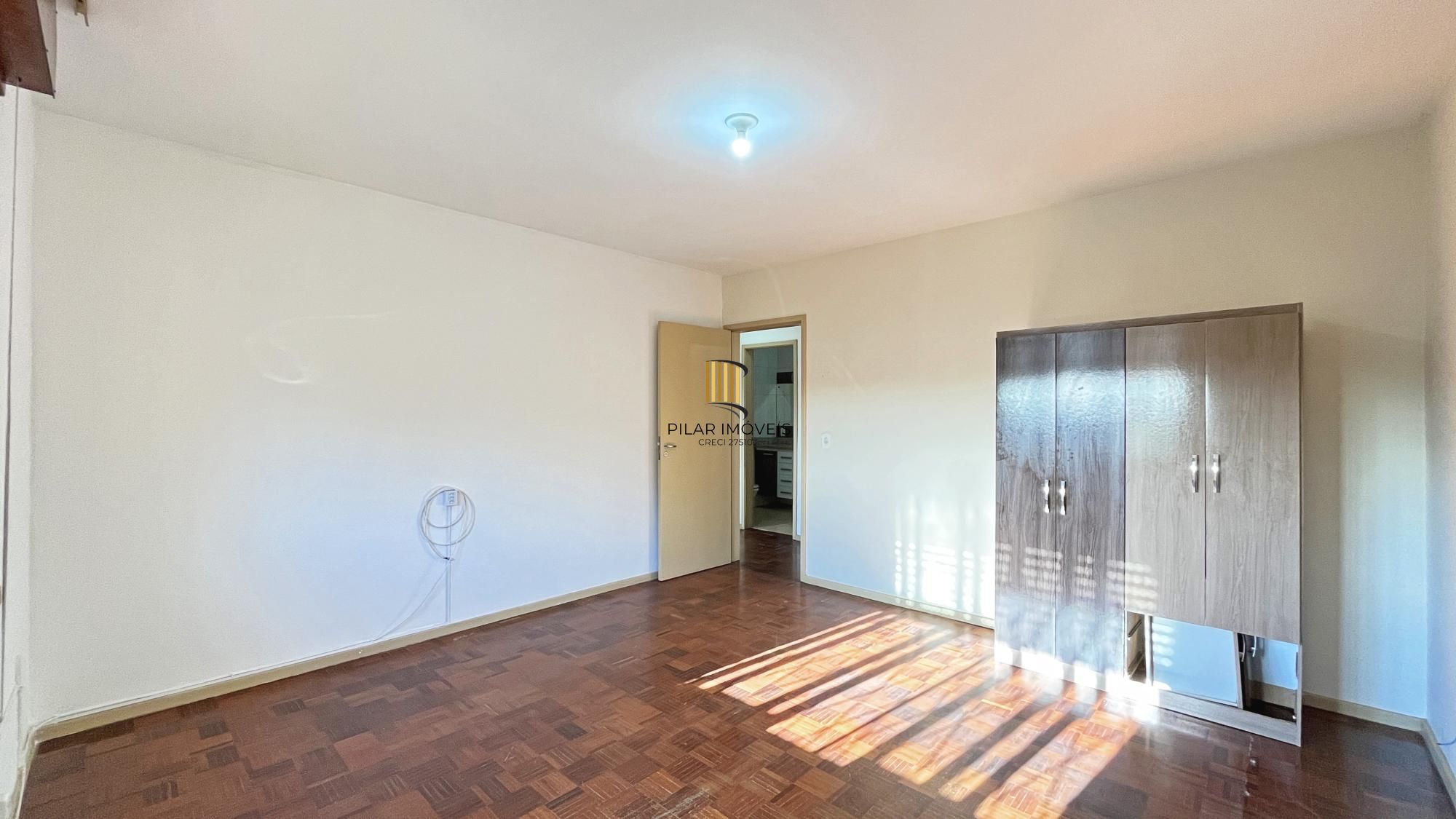 Casa 4 dormitórios no bairro Glória