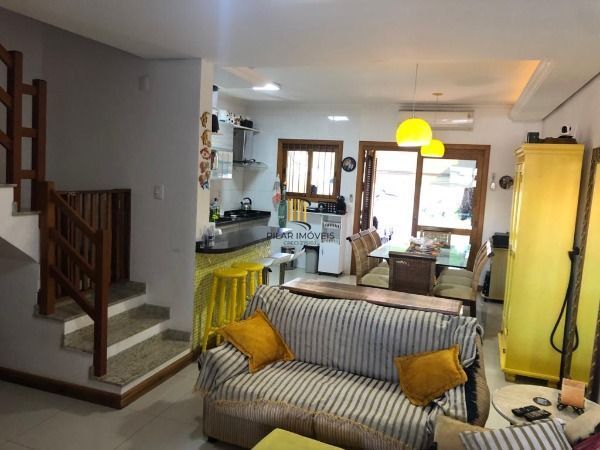 Casa para Venda - 150m², 3 dormitórios, sendo 1 suites, 2 vagas - Guarujá