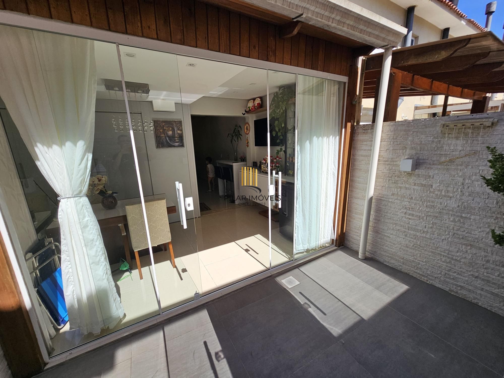 Sobrado em condomínio fechado