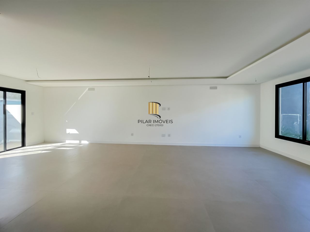 Casa Condominio em Porto Alegre, no bairro Ipanema, com 3 dormitório(s), e 3 banheiros, à venda.