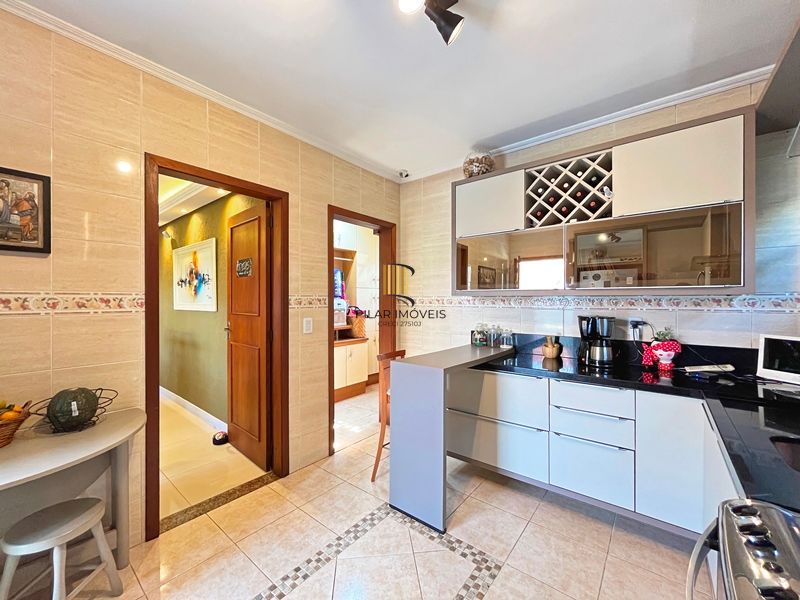 Ótima casa térrea com 4D, piscina e garagem fechada para 2 carros no Jardim Medianeira.